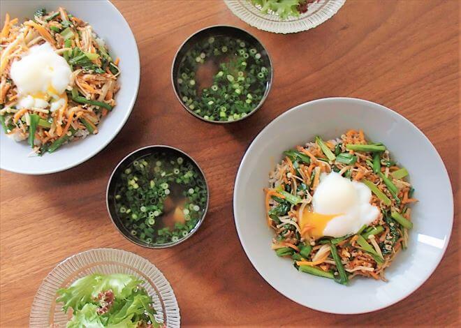 料理キットを使った夕食(オイシックス)